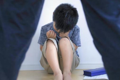 子供にいじめ被害を見つけた時の親の対応とは